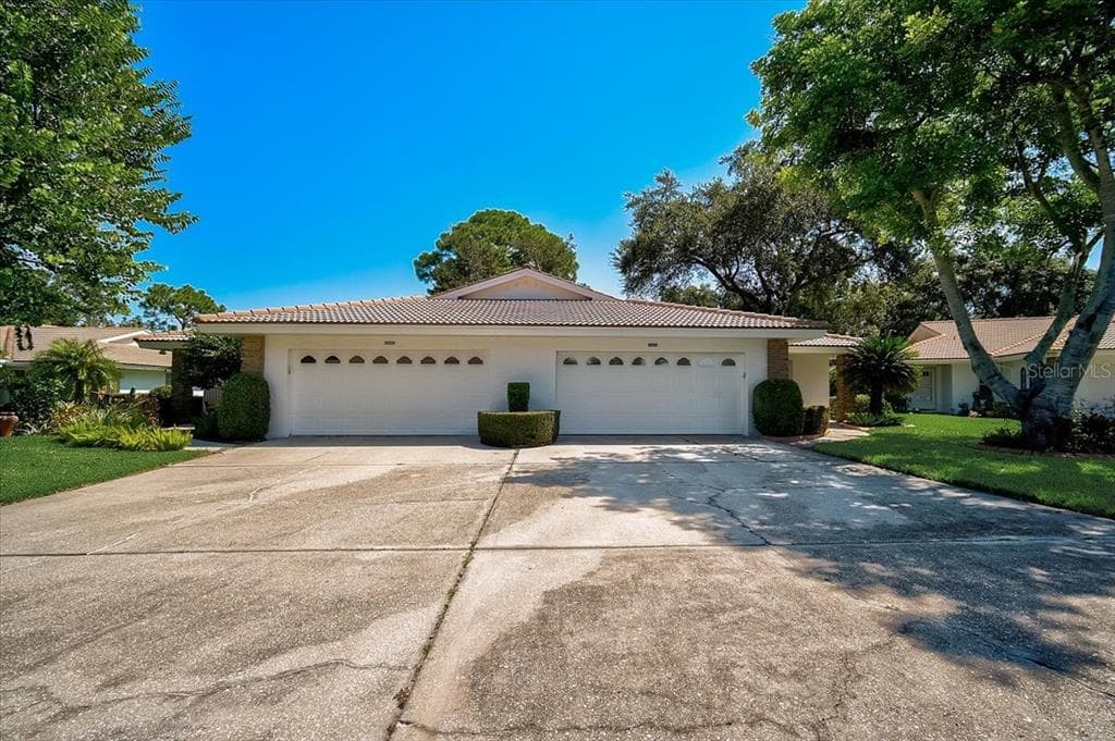 5621 GARDEN LAKES DRIVE BRADENTON, FL 34203