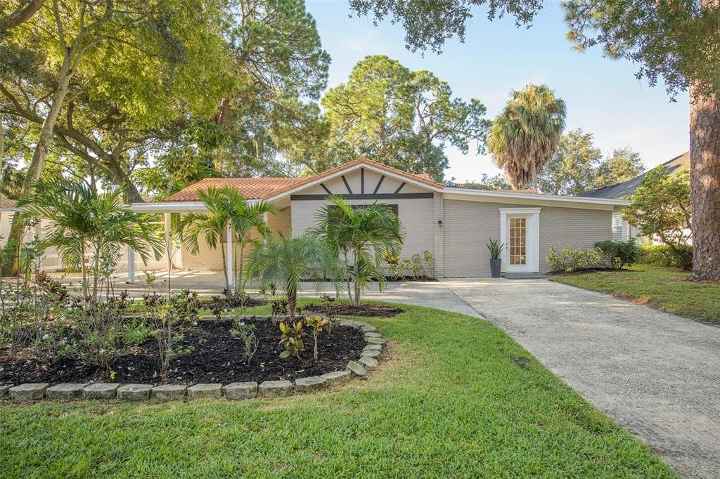 4112 W MULLEN AVENUE TAMPA, FL 33609