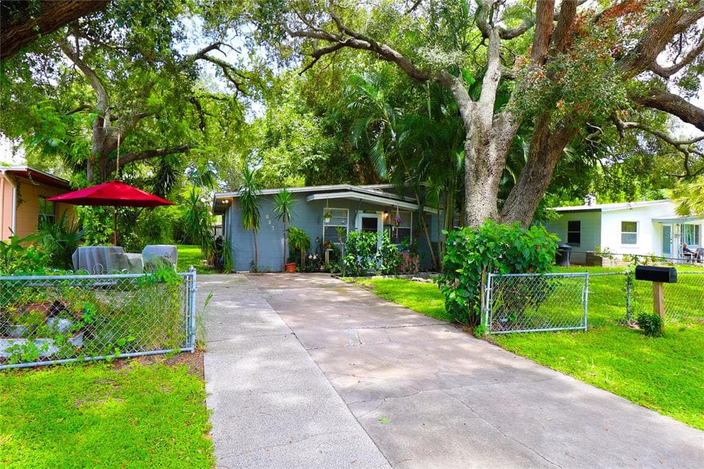 627 61ST AVENUE S ST PETERSBURG, FL 33705