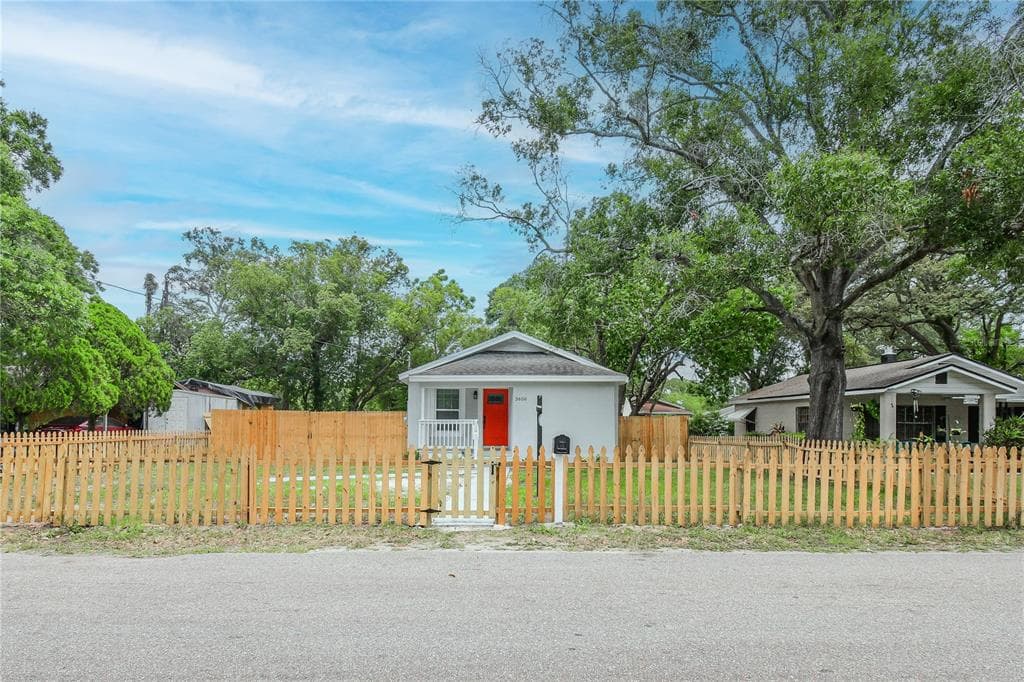 3606 E ELLICOTT STREET TAMPA, FL 33610
