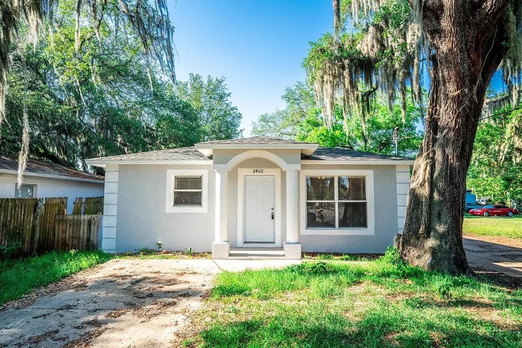 2402 E CHELSEA STREET TAMPA, FL 33610