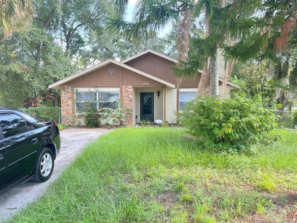 410 E BOYER STREET TARPON SPRINGS, FL 34689