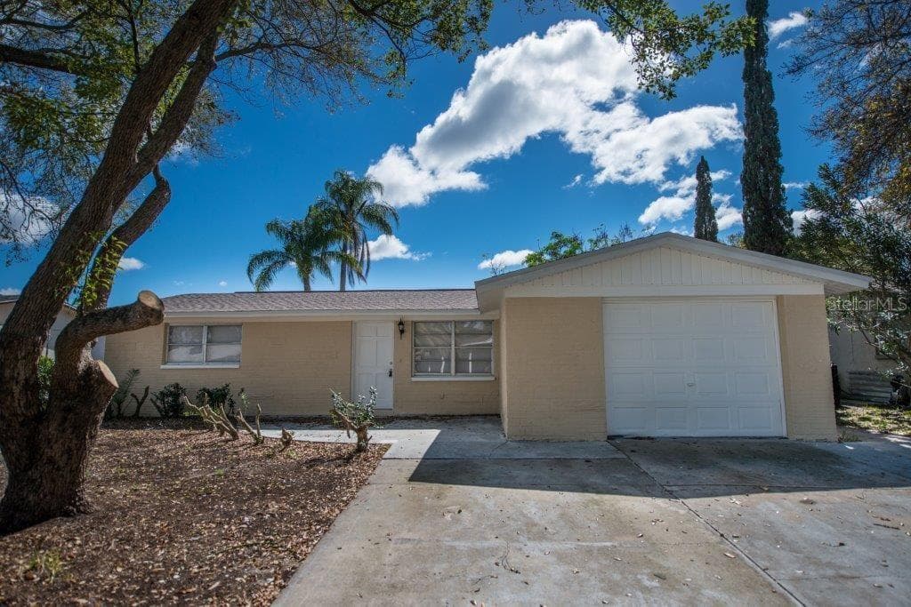 3524 HOOVER DRIVE HOLIDAY, FL 34691
