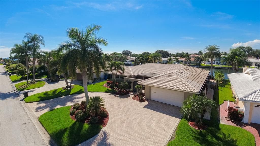 2044 MICHIGAN AVENUE NE ST PETERSBURG, FL 33703