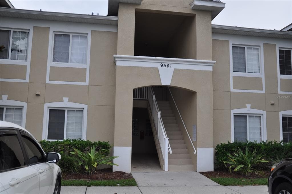 9541 NEWDALE WAY UNIT 101 RIVERVIEW, FL 33578