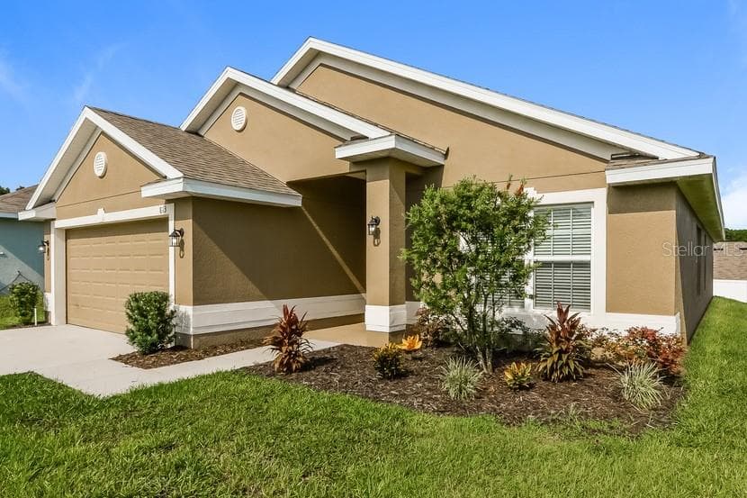 813 CHESTNUT DRIVE FRUITLAND PARK, FL 34731