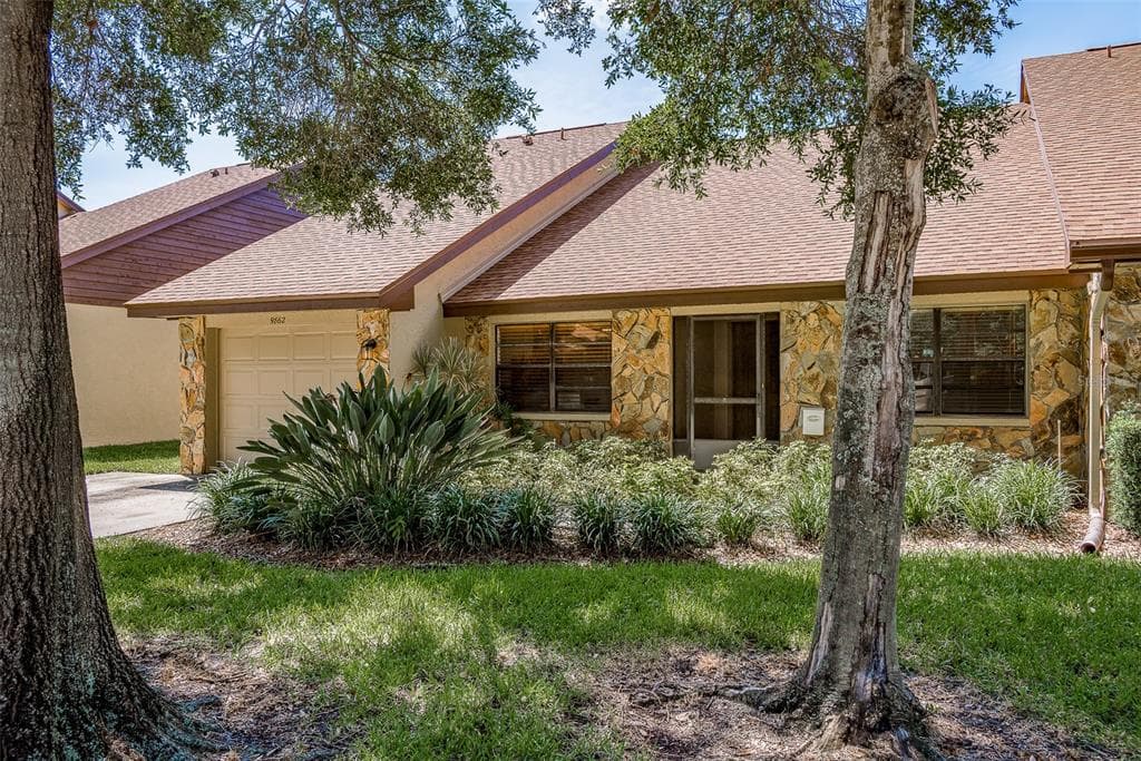 9862 LAKE SEMINOLE DRIVE W LARGO, FL 33773