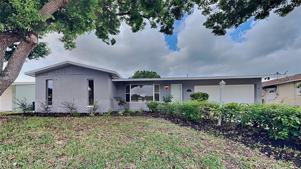 8972 BRIARWOOD DRIVE SEMINOLE, FL 33772