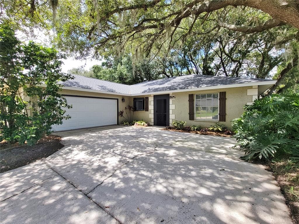1925 TIDEWATER COURT WESLEY CHAPEL, FL 33543