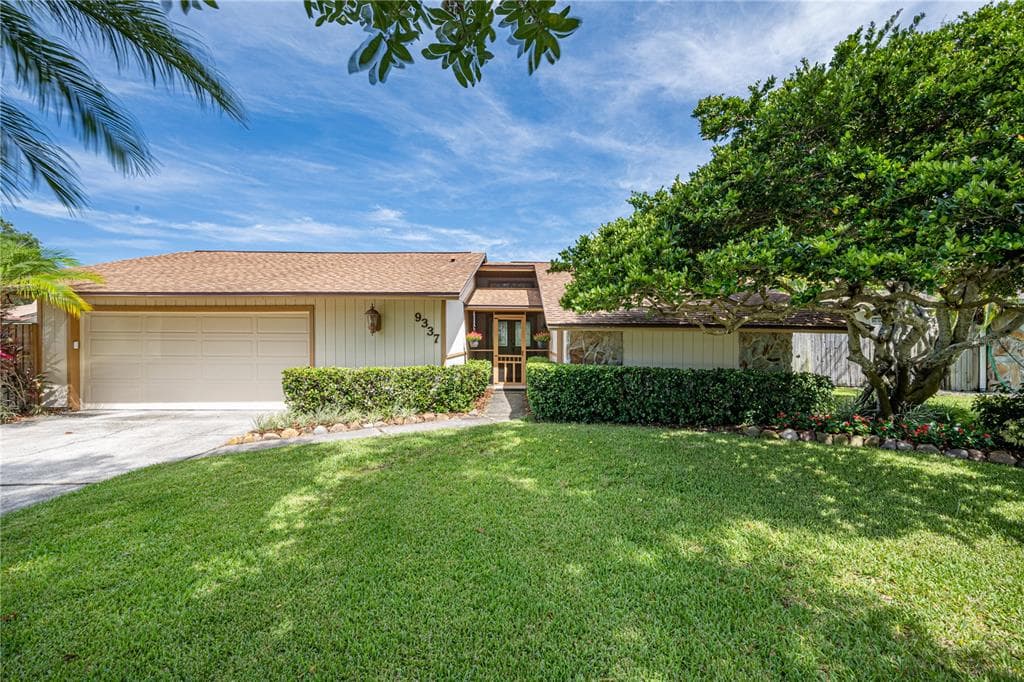 9337 RUSTIC PINES BOULEVARD E SEMINOLE, FL 33776