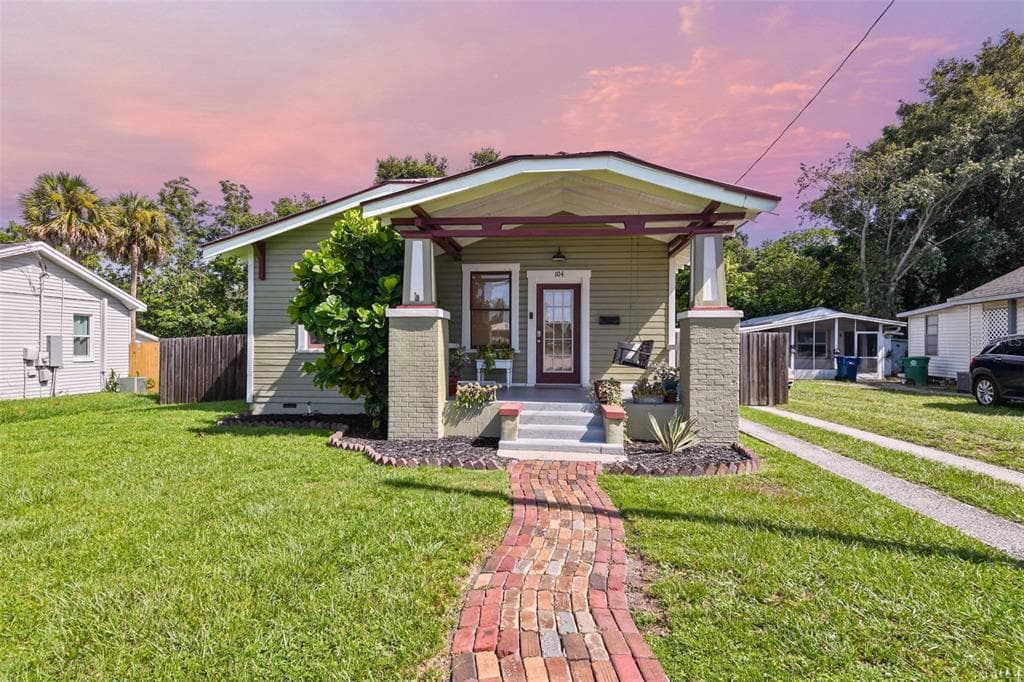 104 E FLORA STREET