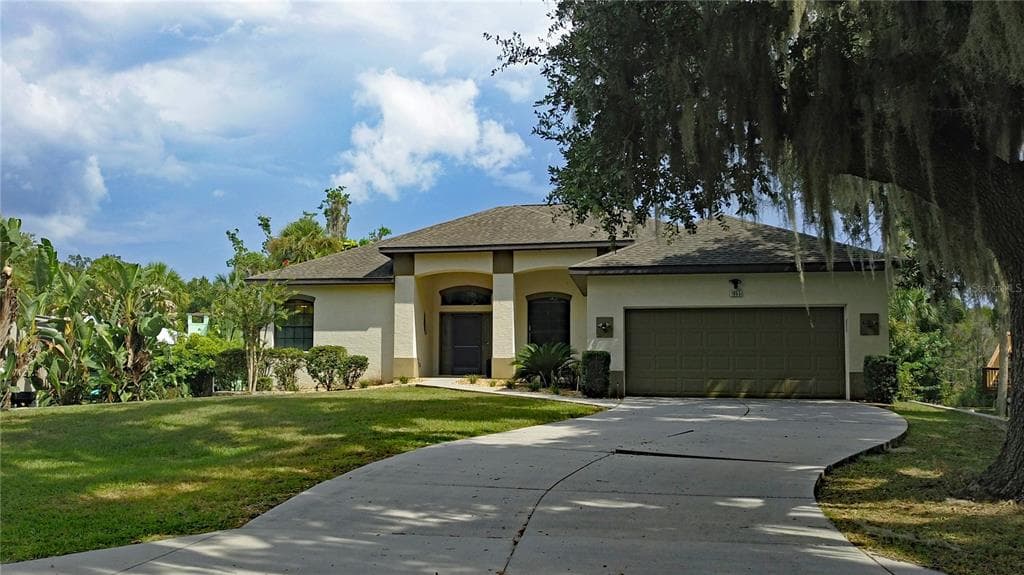 1055 N CRESCENT DRIVE