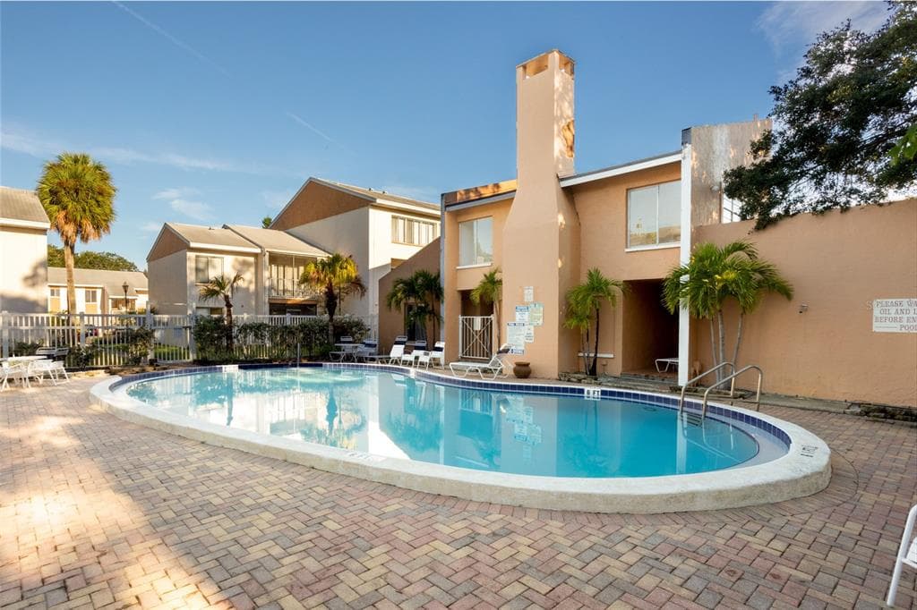 794 100TH AVENUE N UNIT 201 ST PETERSBURG, FL 33702