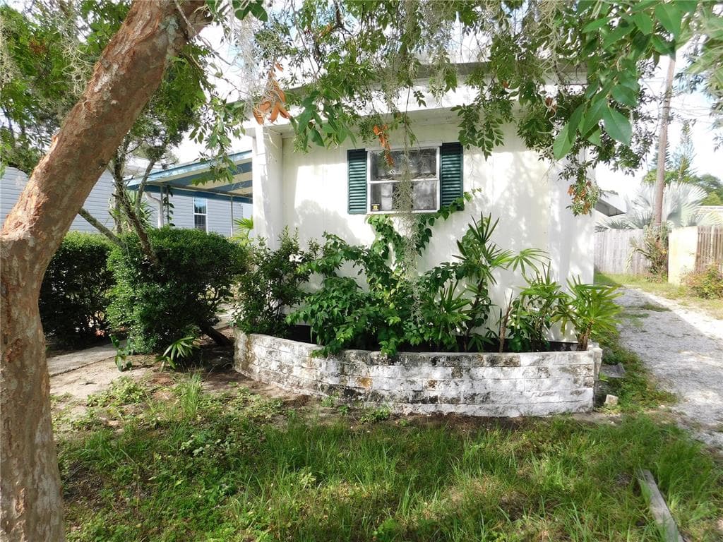 802 ELKAN DRIVE TARPON SPRINGS, FL 34689