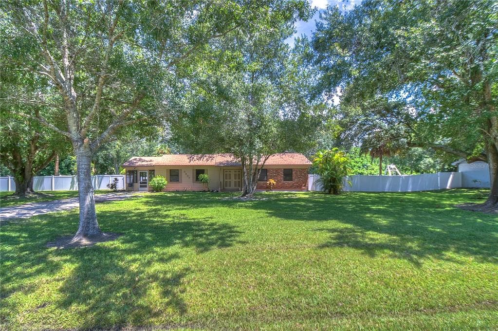 6907 W CREEK DRIVE TAMPA, FL 33615