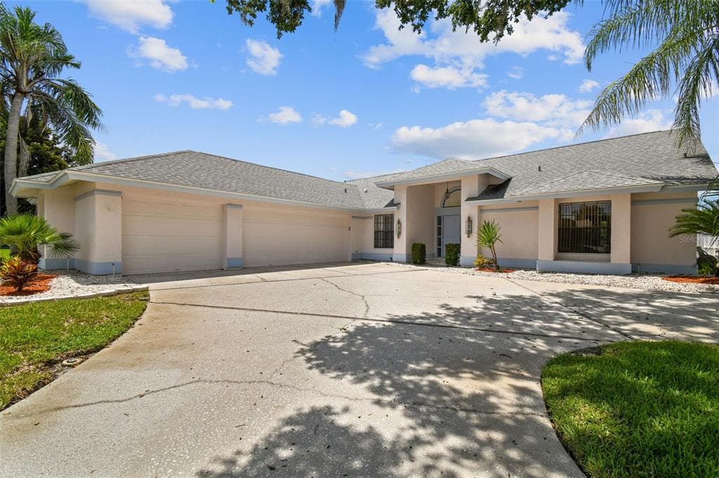 3219 GLENWOOD CIRCLE HOLIDAY, FL 34691