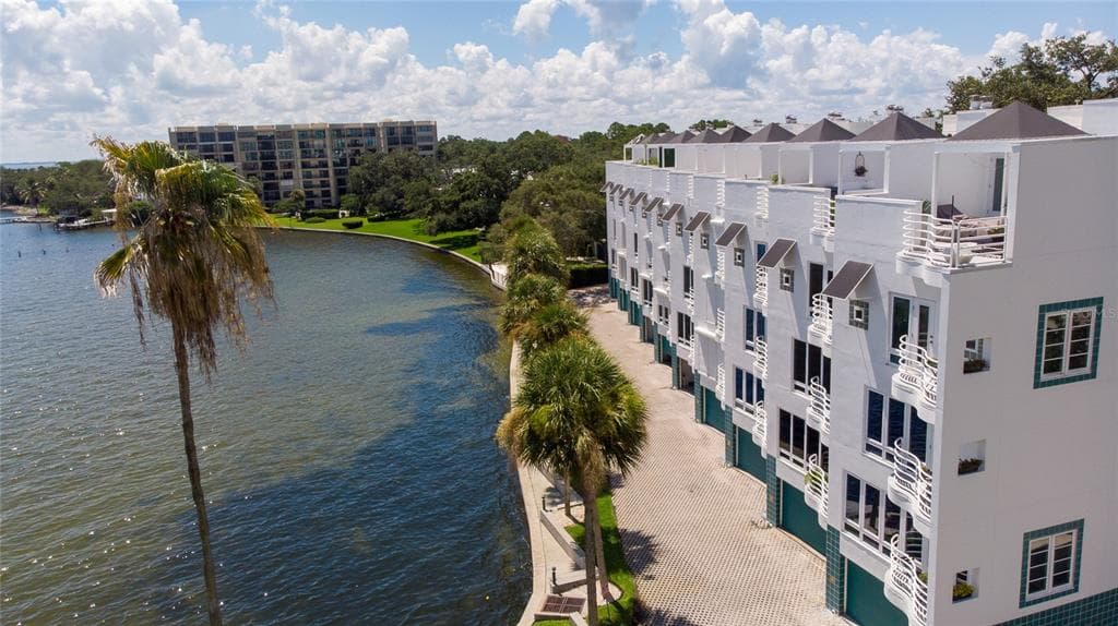 4950 BAYSHORE BOULEVARD UNIT 8 TAMPA, FL 33611