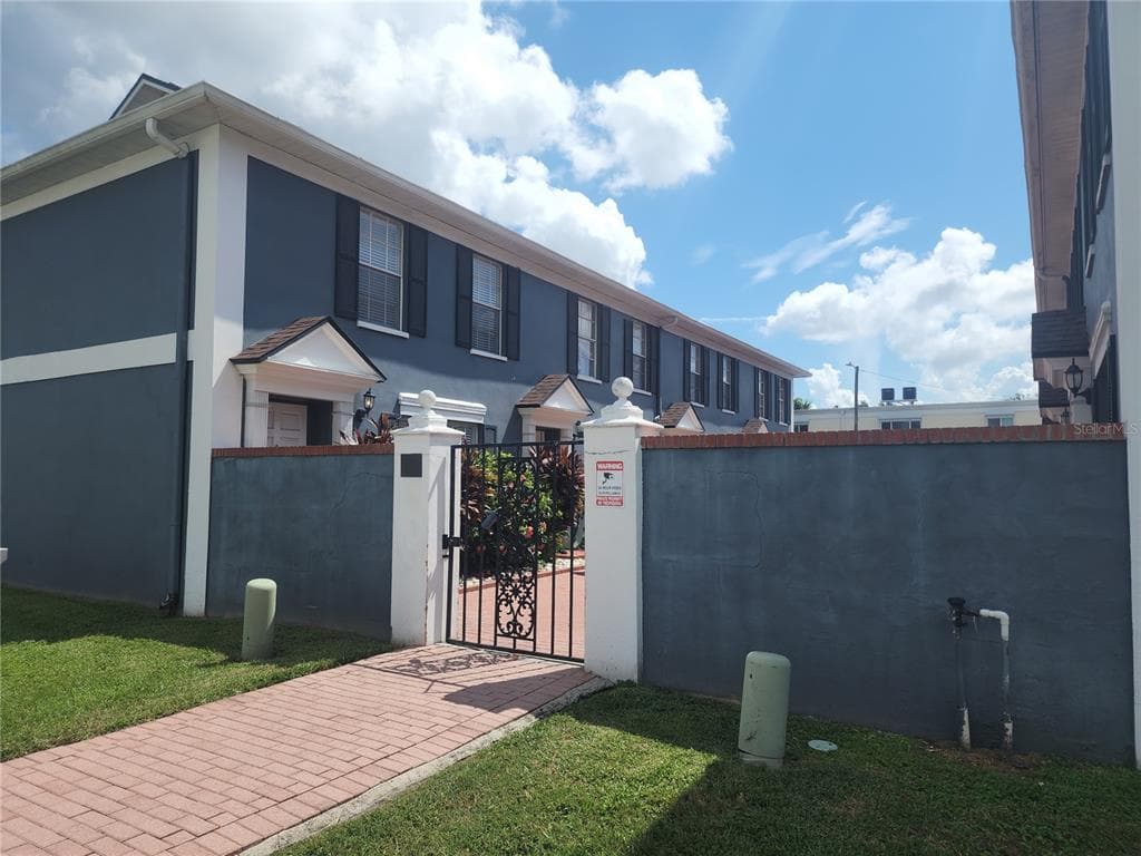 212 S TAMPANIA AVENUE TAMPA, FL 33609