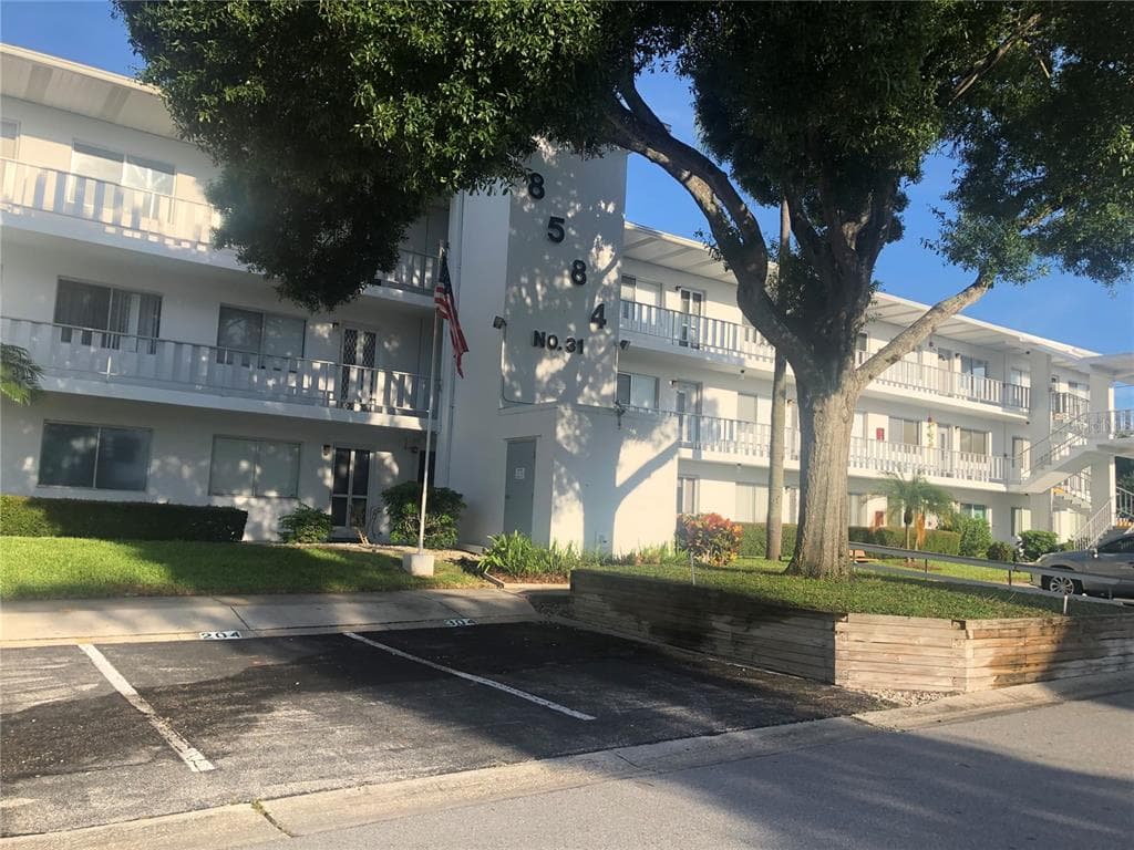 8584 111TH STREET UNIT 306 SEMINOLE, FL 33772