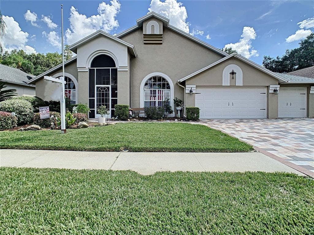 10004 COLONNADE DRIVE TAMPA, FL 33647