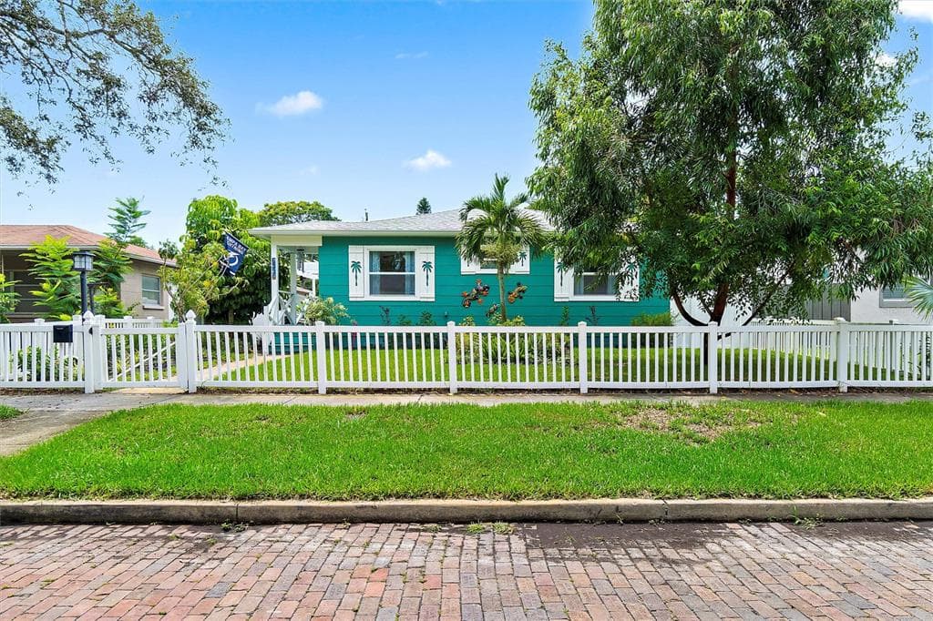 6330 2ND AVENUE S ST PETERSBURG, FL 33707
