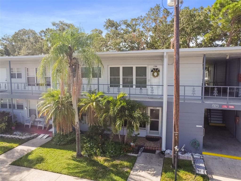 5820 43RD TERRACE N UNIT 1406 KENNETH CITY, FL 33709