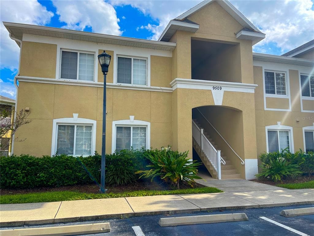 9509 NEWDALE WAY UNIT 202 RIVERVIEW, FL 33578