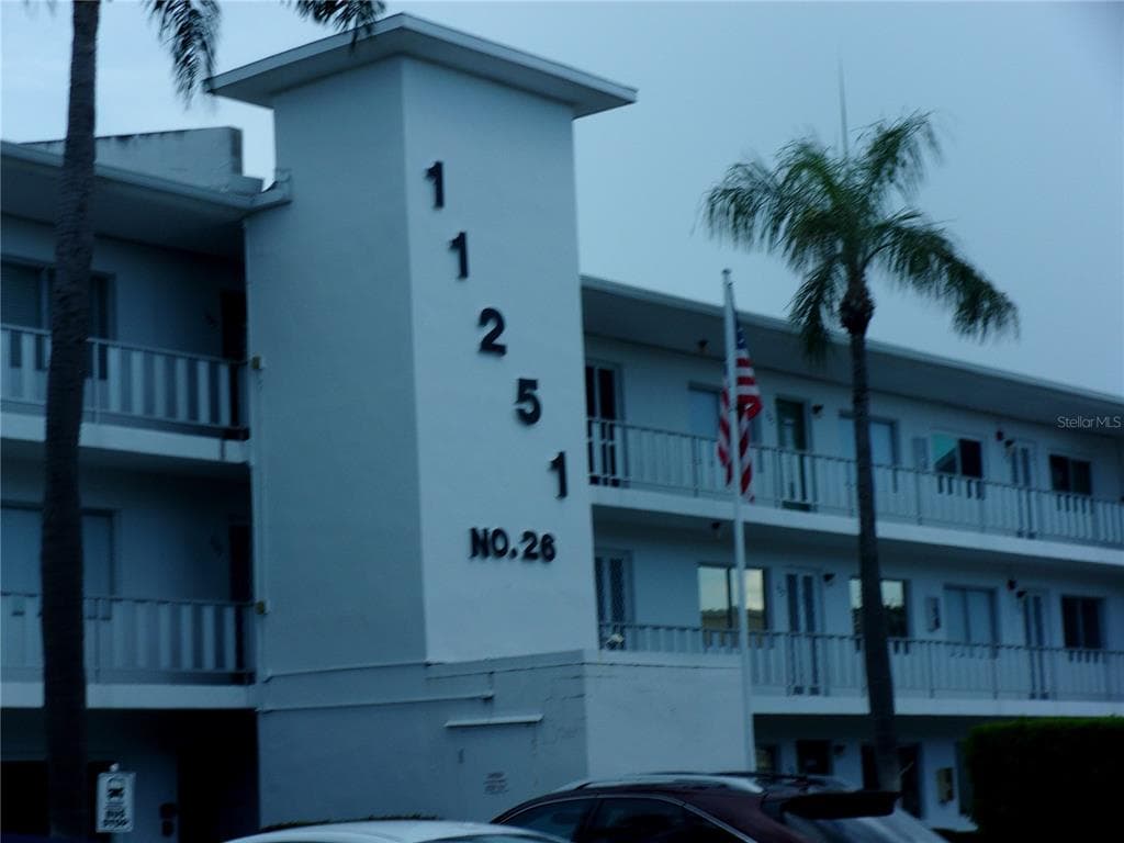 11251 80TH AVENUE UNIT 204 SEMINOLE, FL 33772