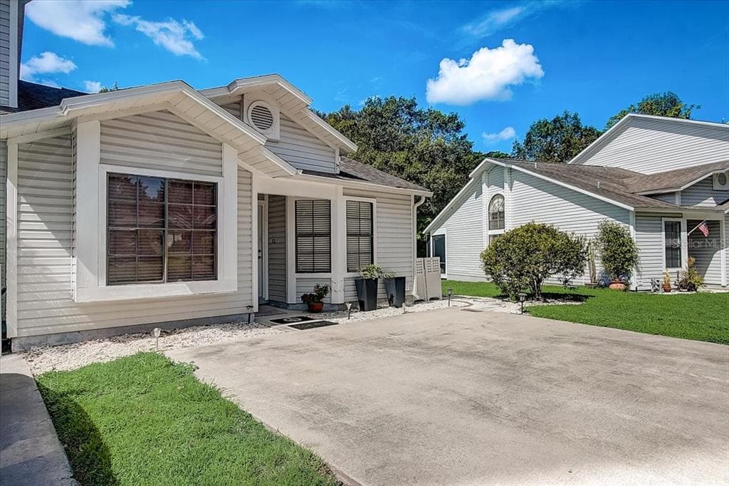 647 CLEMSON DRIVE ALTAMONTE SPRINGS, FL 32714