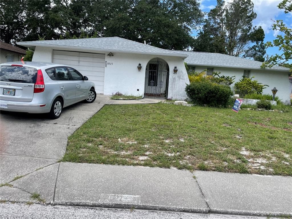 8923 CANDLEWICK LANE
