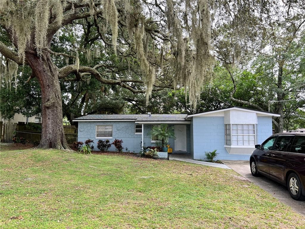 7101 LYNWOOD DRIVE TAMPA, FL 33637