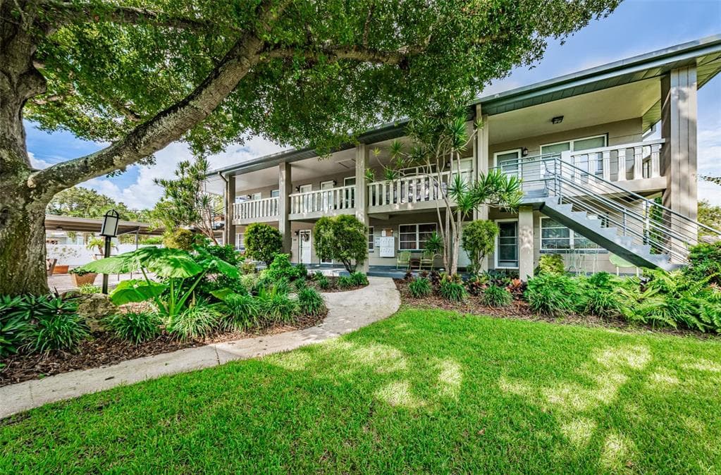 450 32ND AVENUE N UNIT 108W ST PETERSBURG, FL 33704