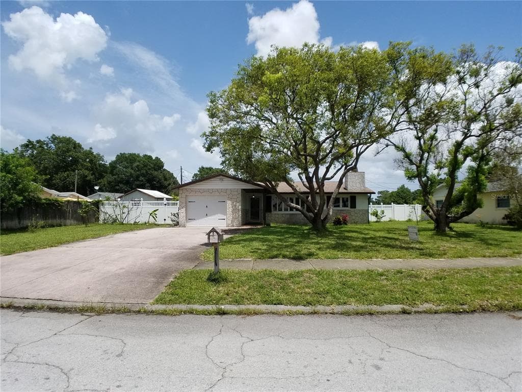 8697 PELICAN LANE SEMINOLE, FL 33777