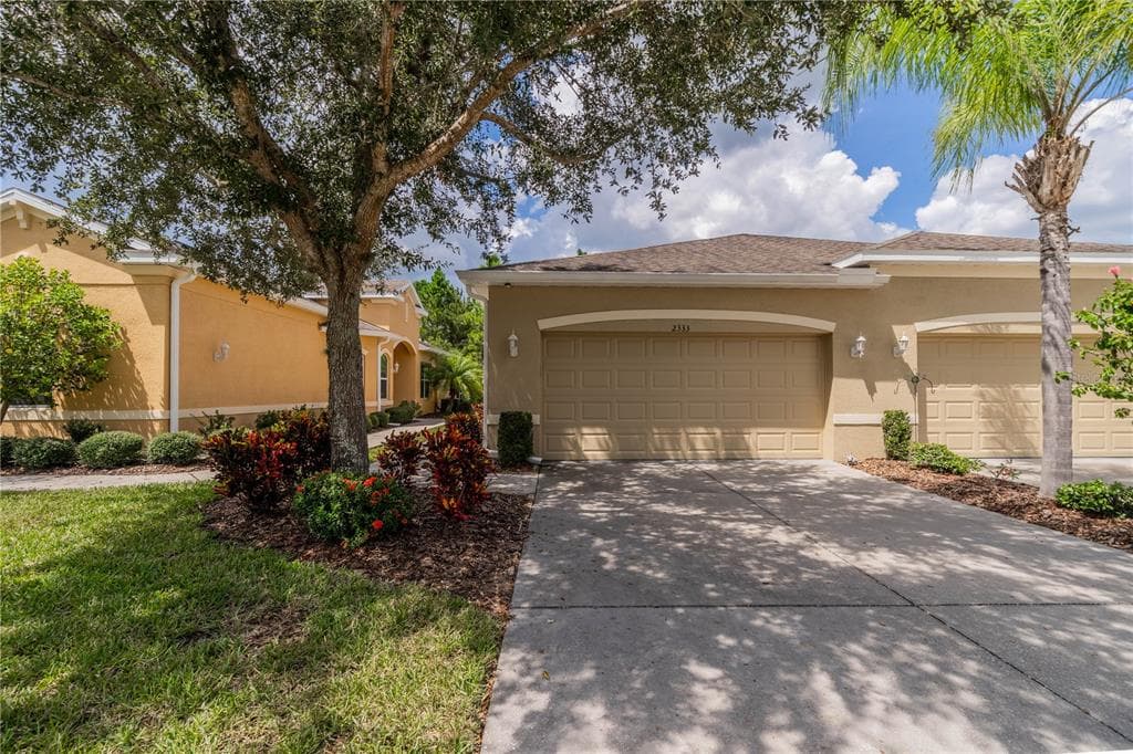 2333 OAKLEY GREEN DRIVE UNIT 11 SUN CITY CENTER, FL 33573