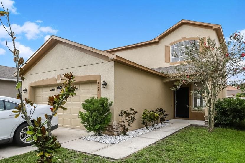 8203 CANTERBURY LAKES BOULEVARD TAMPA, FL 33619