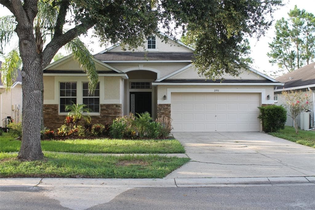 21911 WAVERLY SHORES LN LAND O LAKES, FL 34637