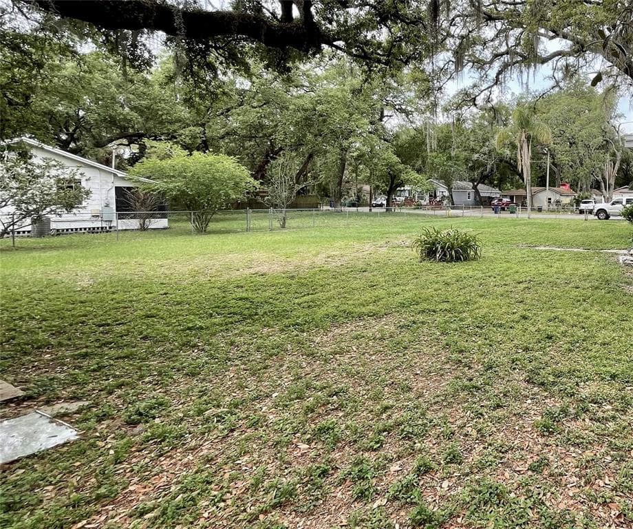 8909 N HIGHLAND AVENUE TAMPA, FL 33604