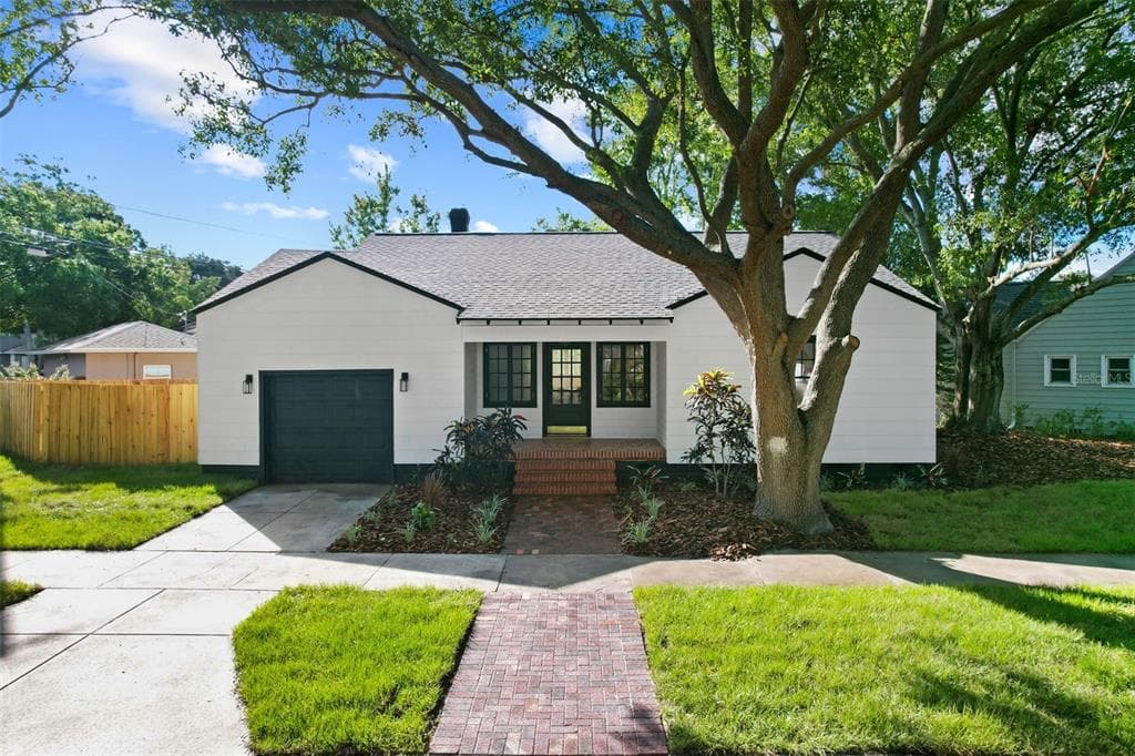 1224 GREENWOOD AVENUE N ST PETERSBURG, FL 33704
