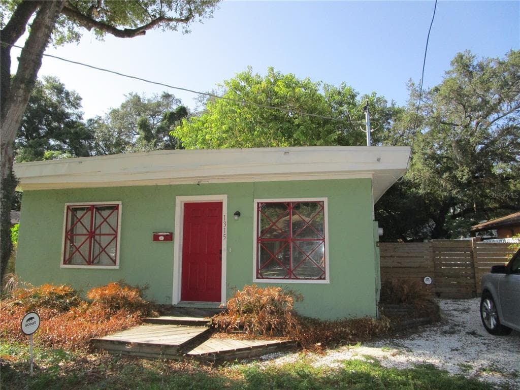 1315 E OSBORNE AVENUE TAMPA, FL 33603