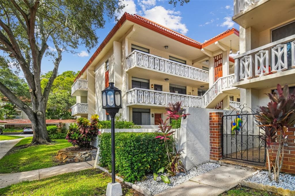 2612 PEARCE DRIVE UNIT 204 CLEARWATER, FL 33764
