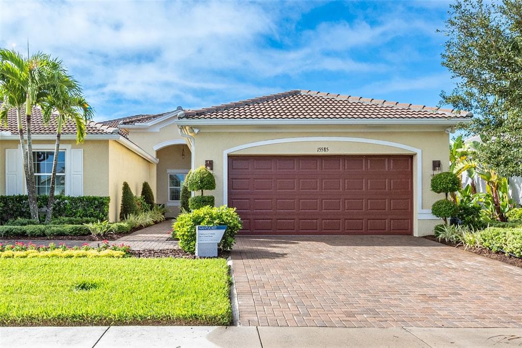 15585 CORONA DEL MAR DRIVE WIMAUMA, FL 33598