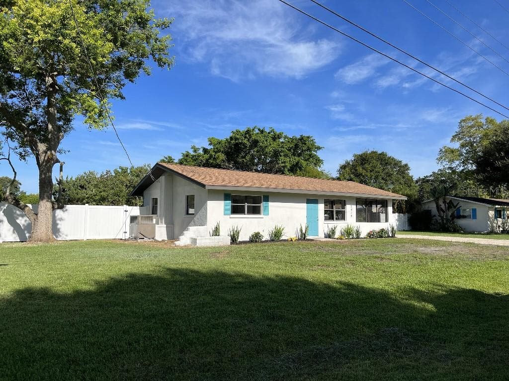 5424 3RD STREET E BRADENTON, FL 34203