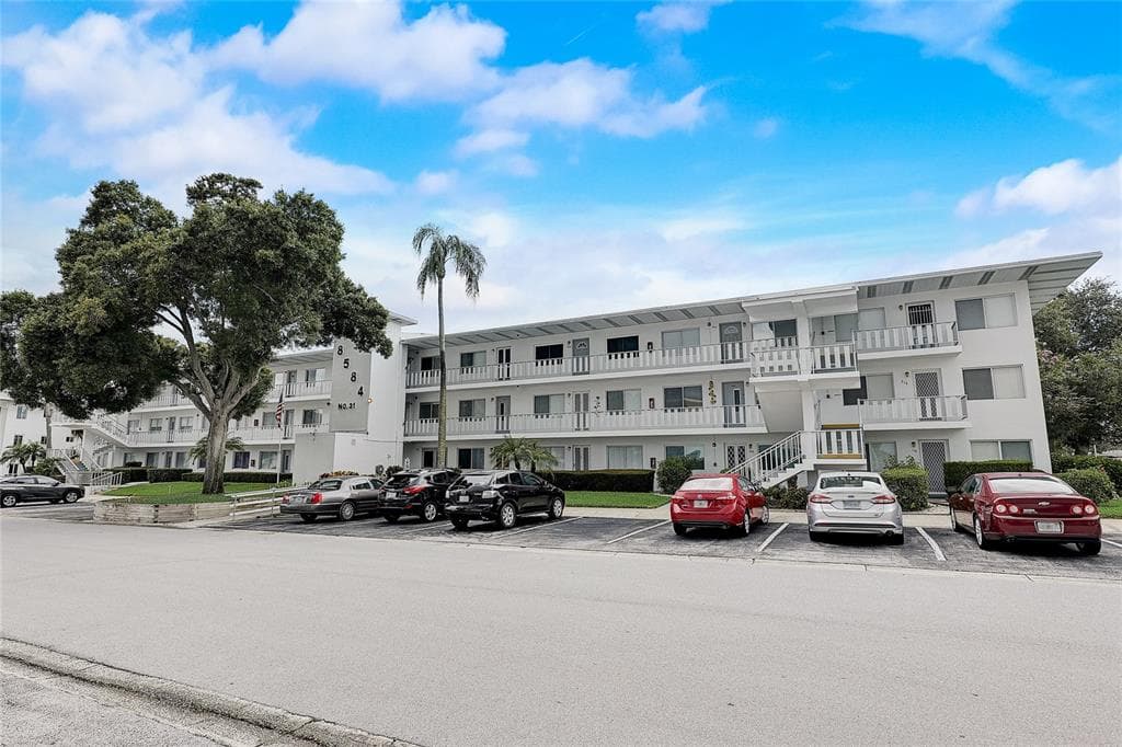 8584 111TH STREET UNIT 304 SEMINOLE, FL 33772