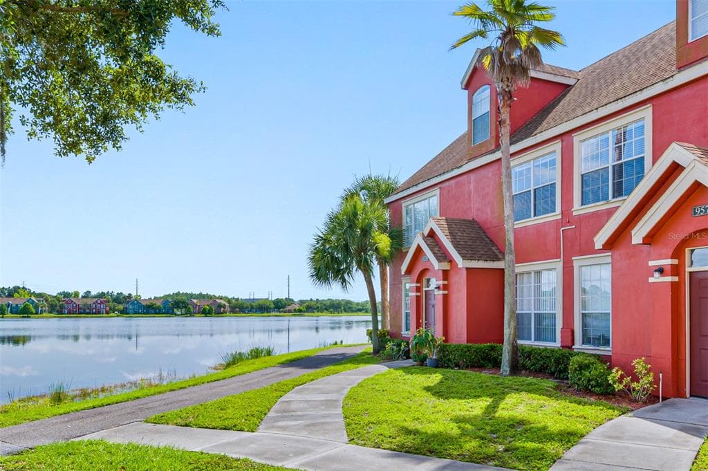 9570 LAKE CHASE ISLAND WAY UNIT NA TAMPA, FL 33626