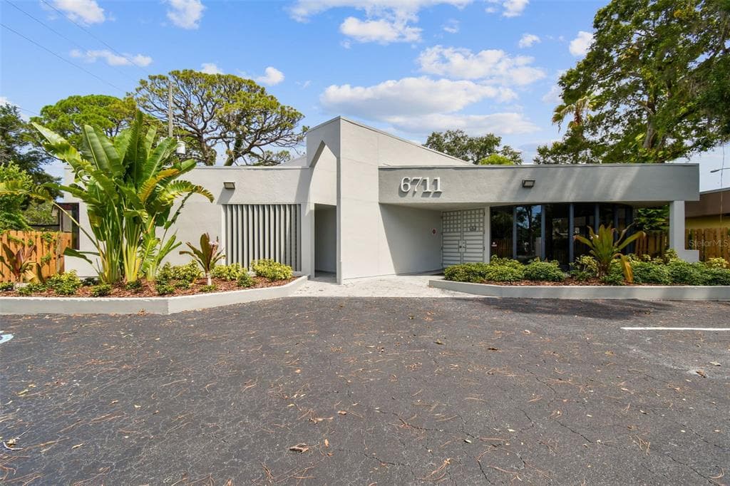 6711 38TH AVENUE N ST PETERSBURG, FL 33710