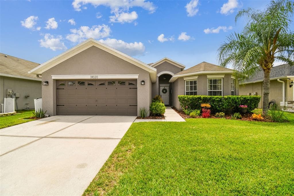 31020 STONE ARCH AVENUE WESLEY CHAPEL, FL 33545