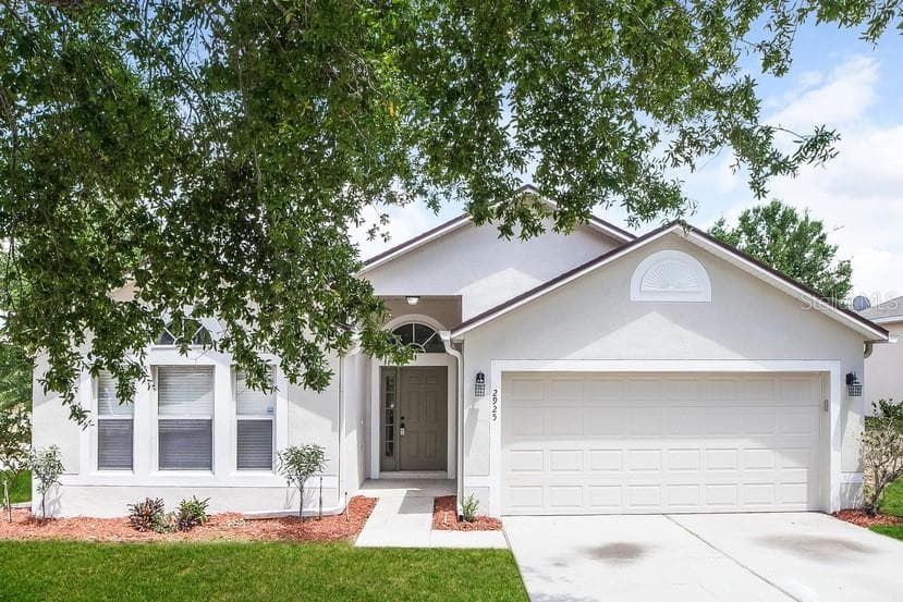 2925 WHITE MAGNOLIA LOOP CLERMONT, FL 34711