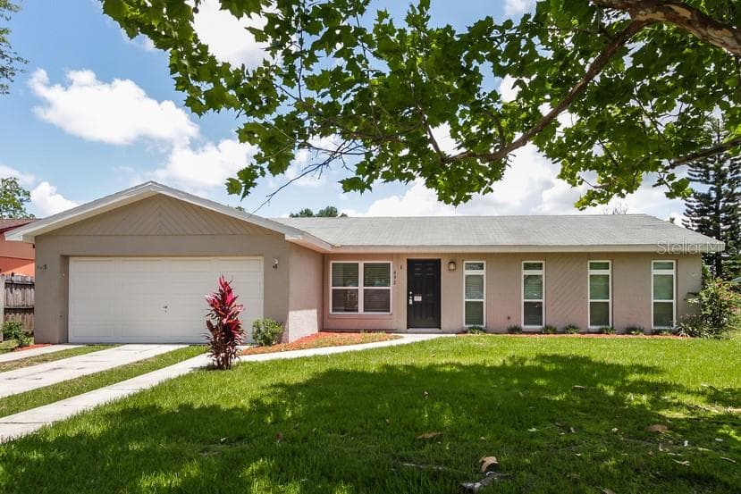 692 FLORAL DRIVE KISSIMMEE, FL 34743