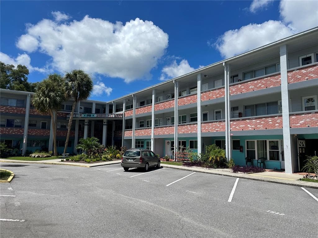 4300 58TH STREET N UNIT 1820 KENNETH CITY, FL 33709