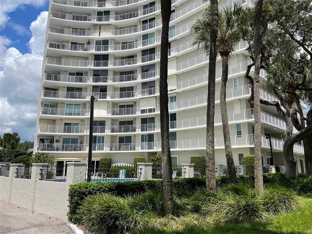 2611 BAYSHORE BOULEVARD UNIT 906 TAMPA, FL 33629